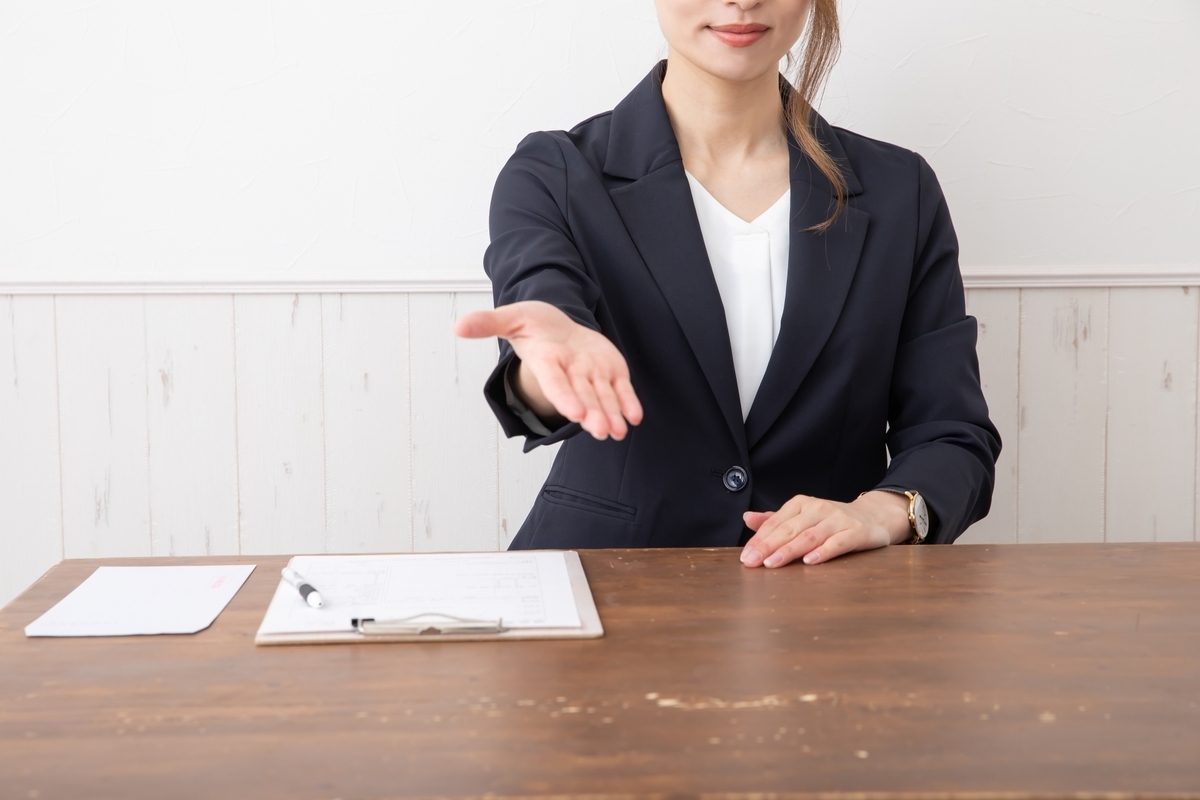 面接官の女性