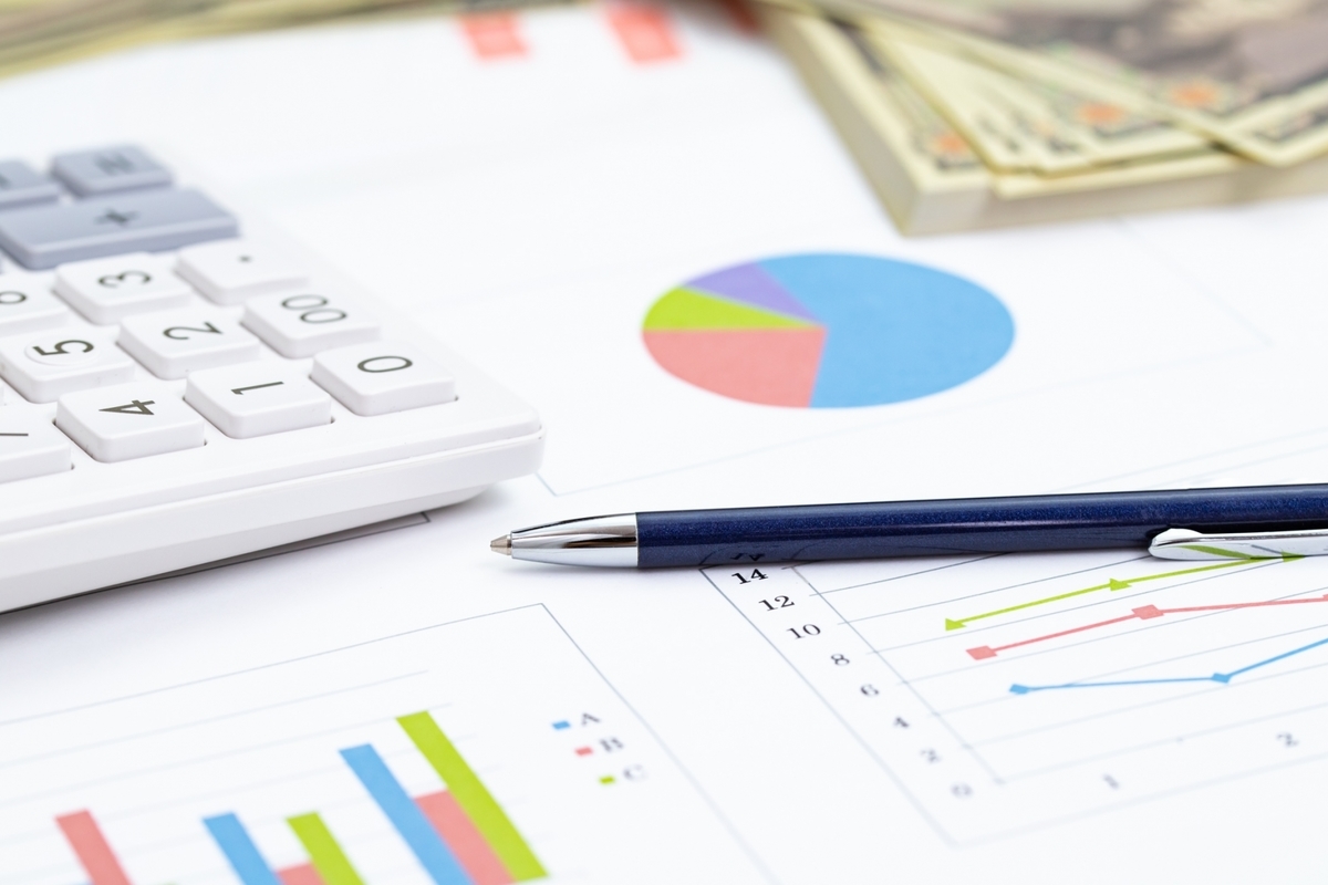 資料とお金と電卓