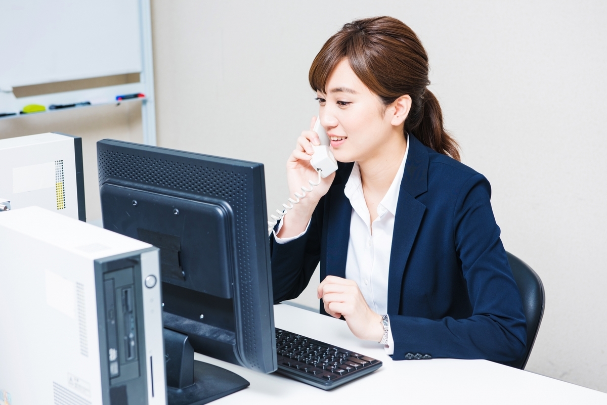 働いている女性