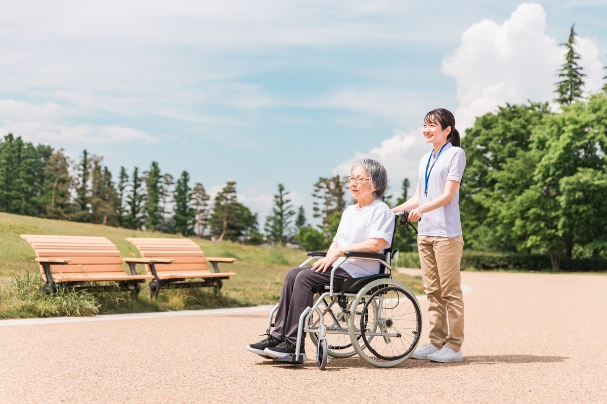 介護職員と女性