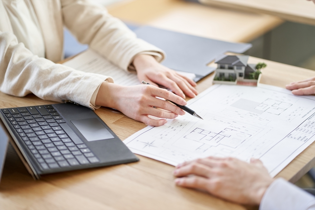 不動産屋の打ち合わせ