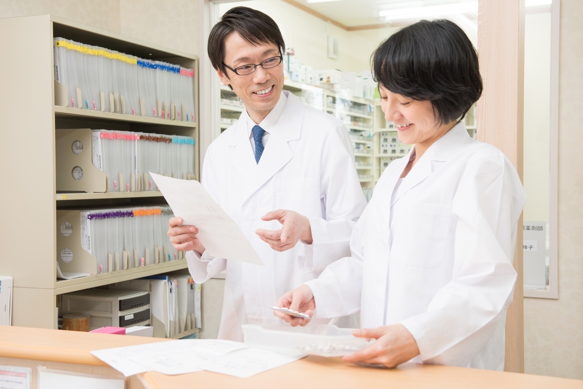 薬剤師の男女