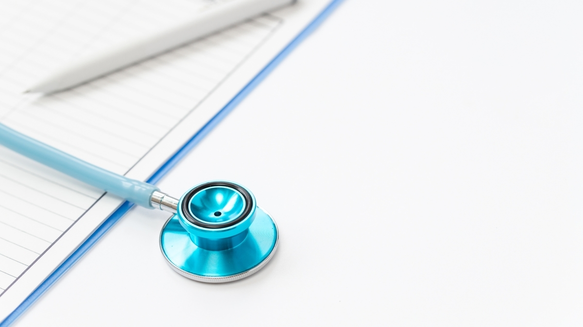 カルテと聴診器
