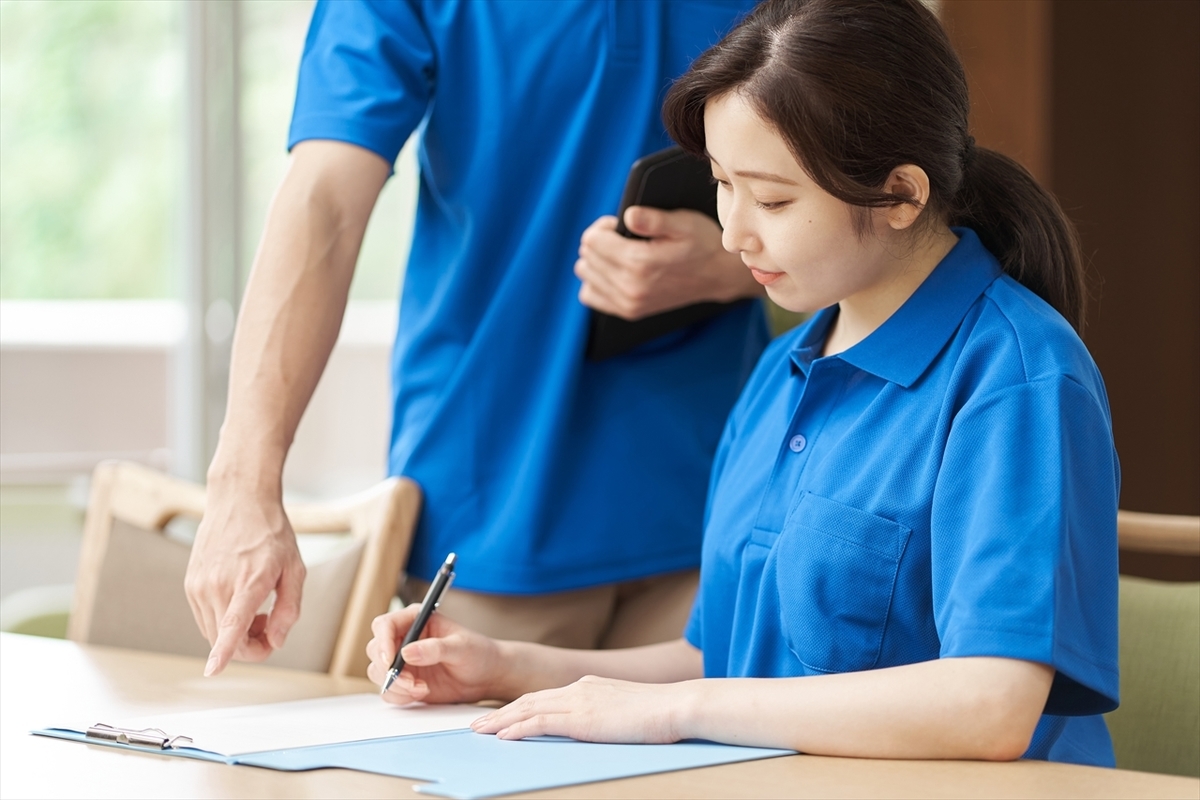 介護士の男女