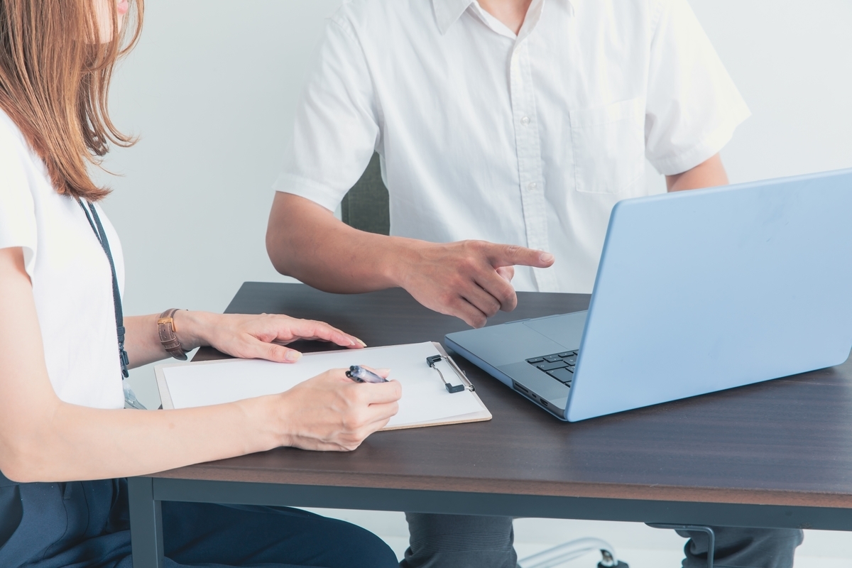 パソコンの使い方を教える