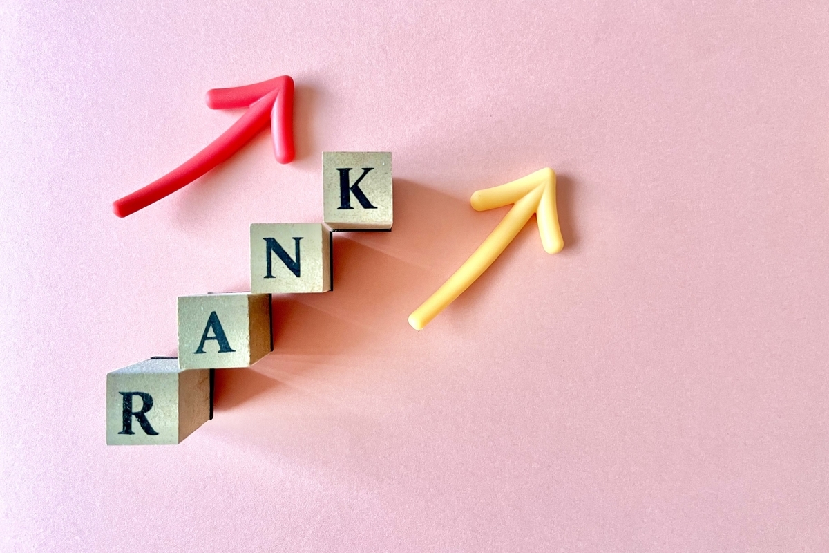 ランクの文字と2本の矢印