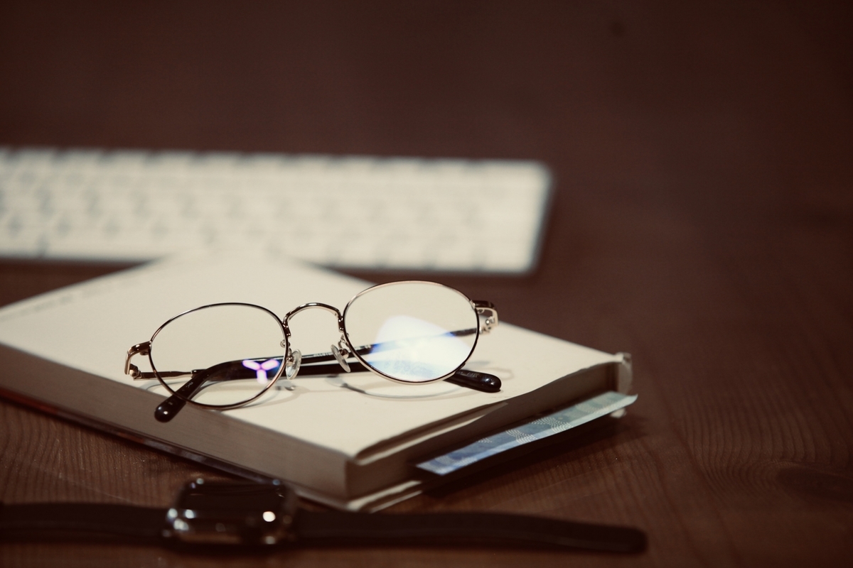 本と眼鏡