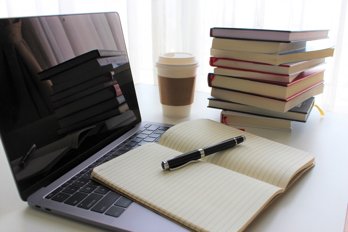 パソコンと本とノート