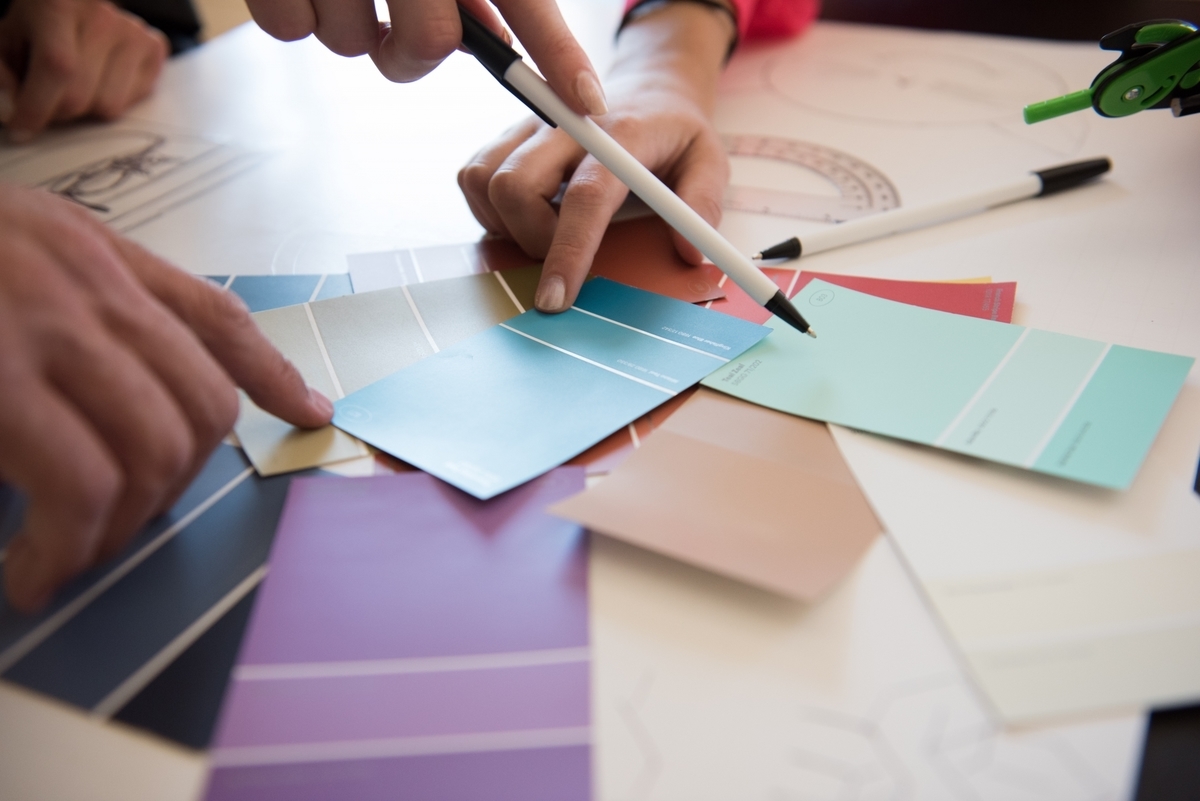 カラーデザインを決める打ち合わせ