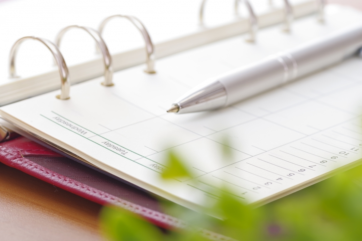 手帳とボールペン