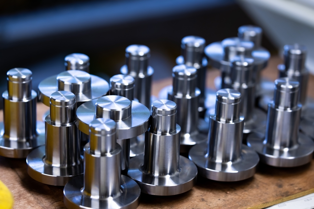 削りだされた金属の部品