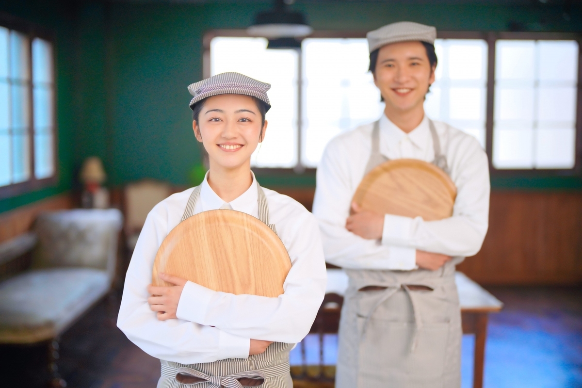 カフェの店員