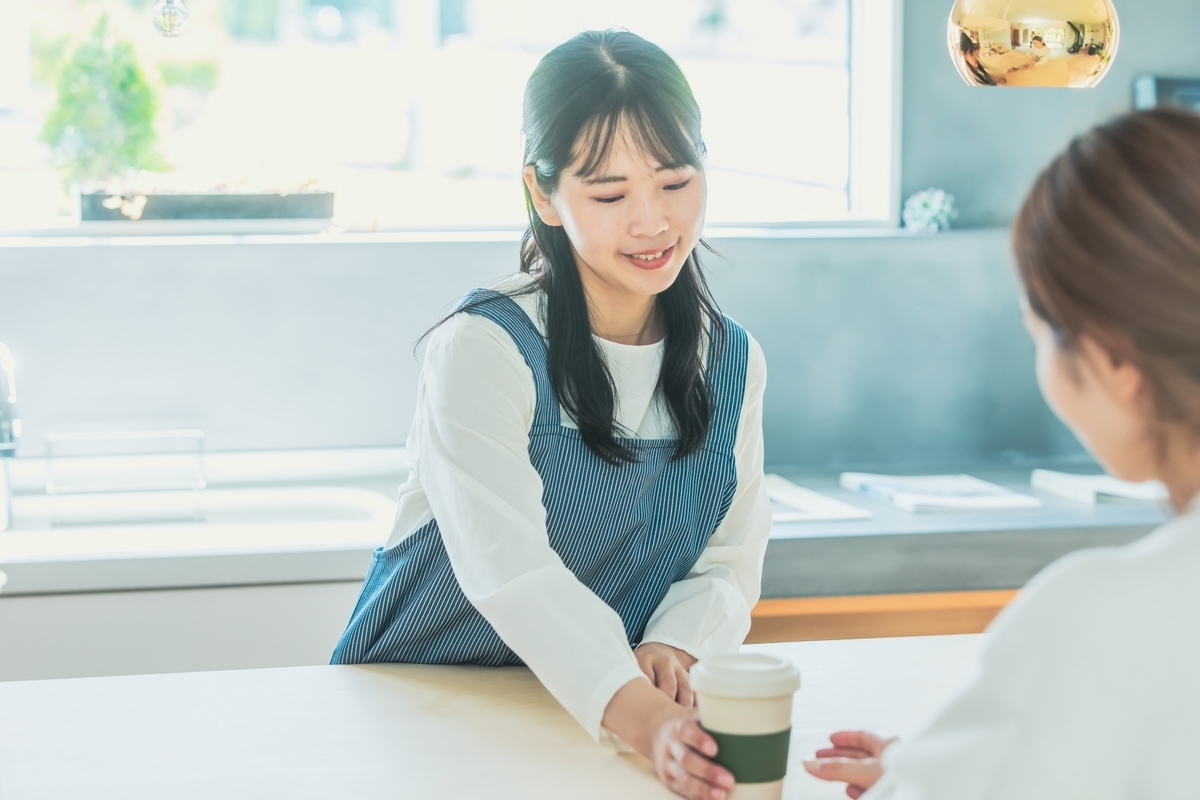 カフェの店員