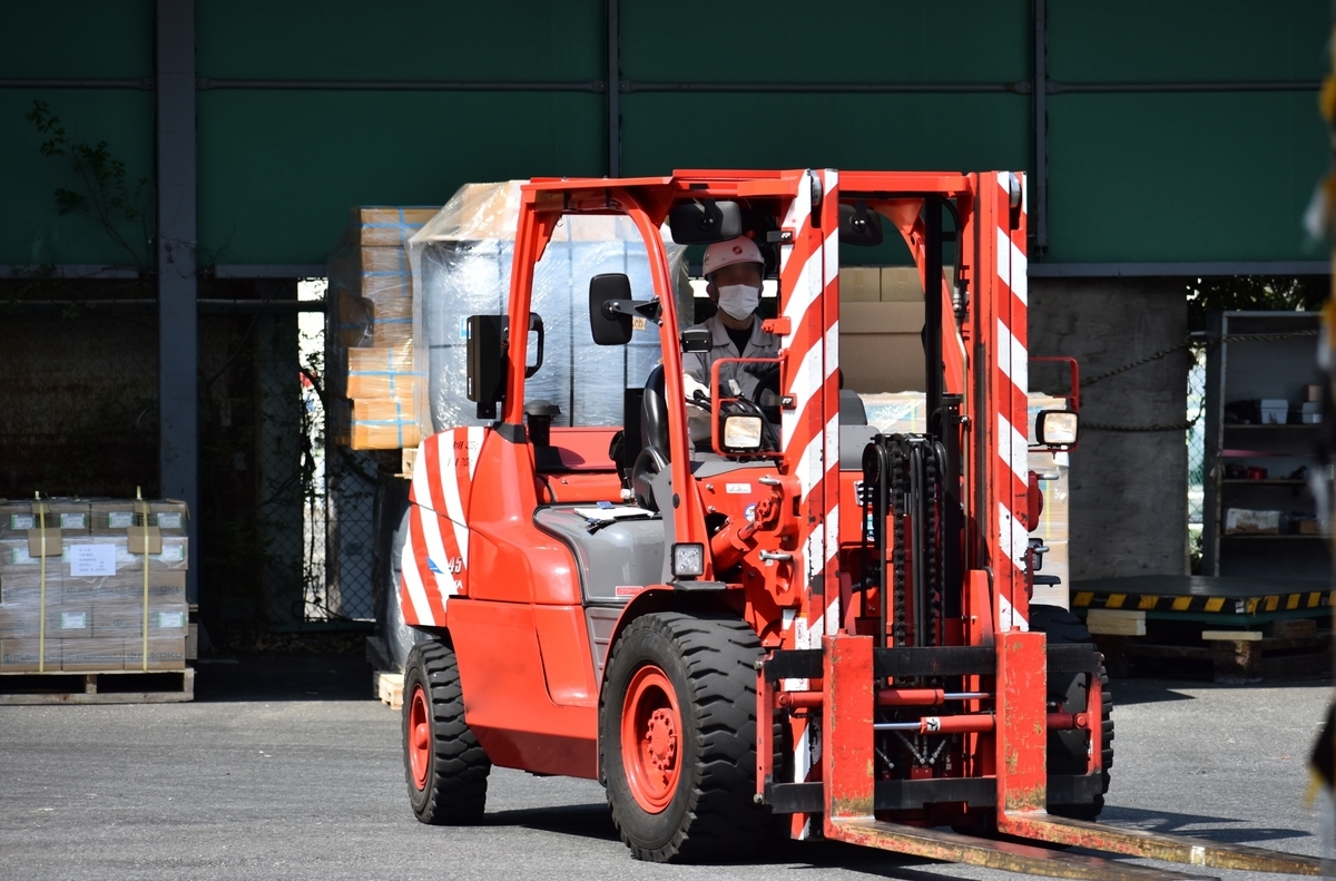 フォークリフト