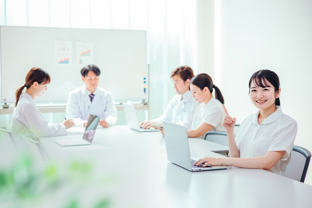 チームで活動する看護師