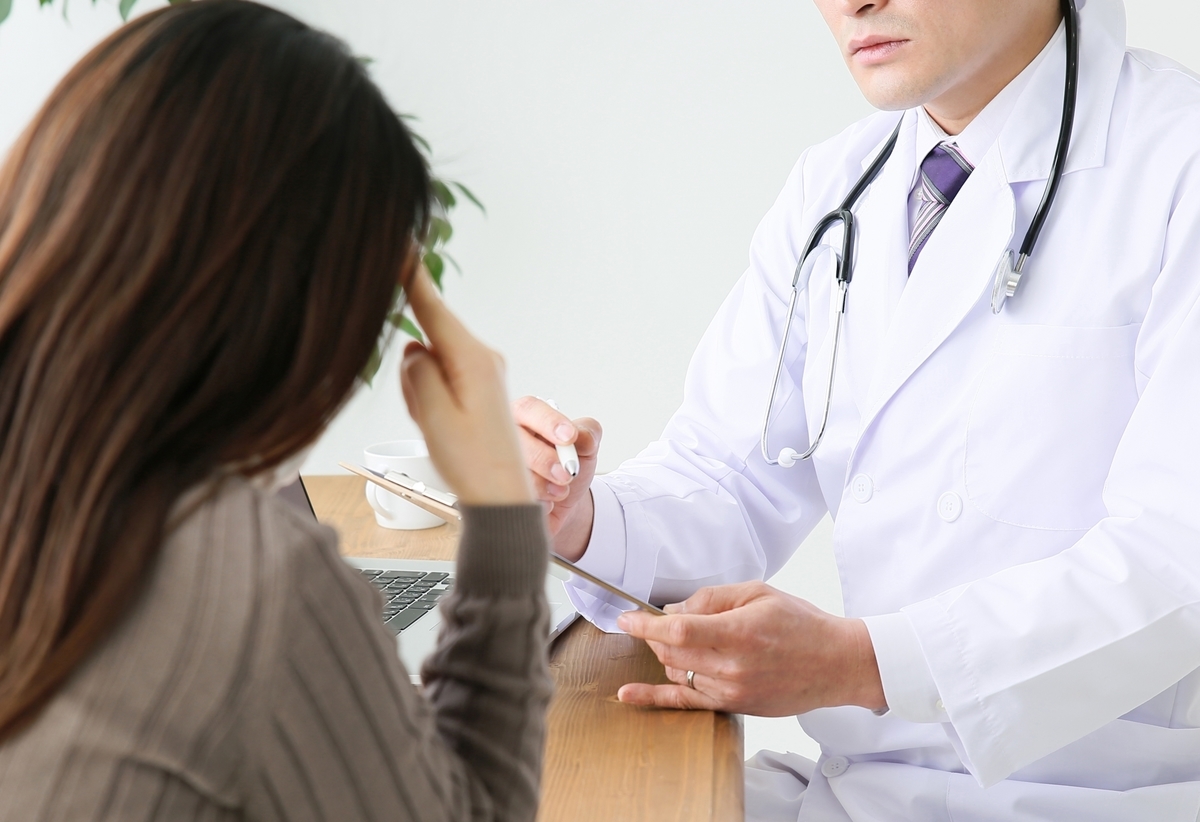問診する医者