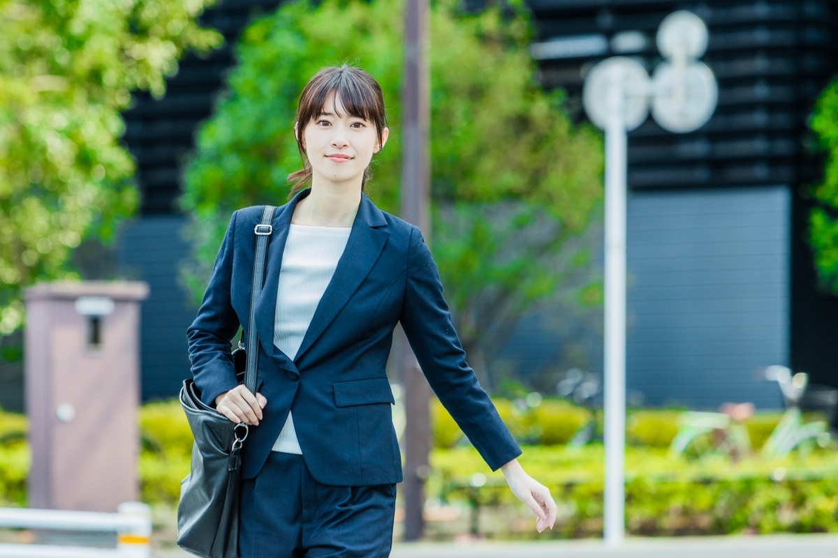働く女性