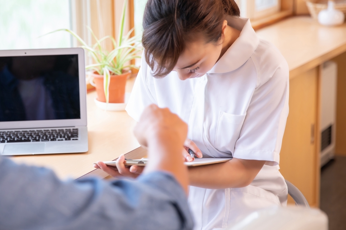 パワハラを受ける女性