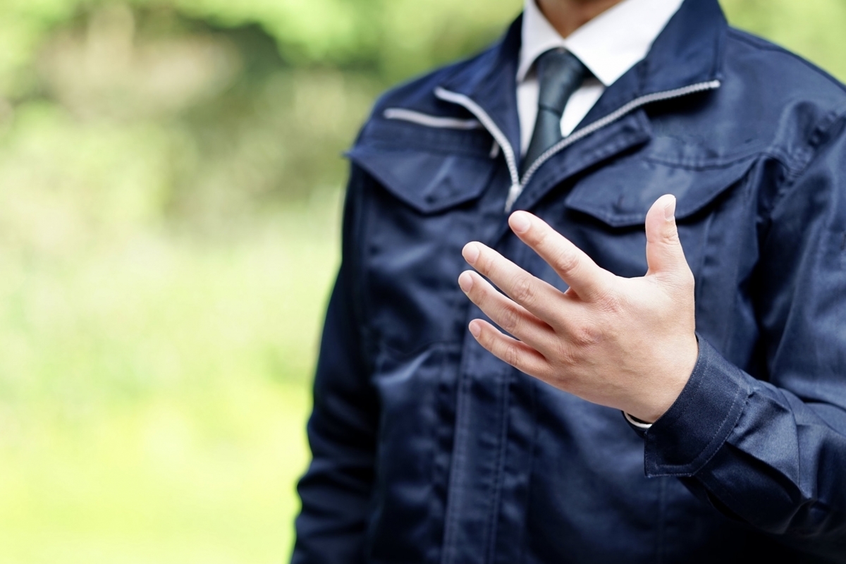 作業着姿の男性