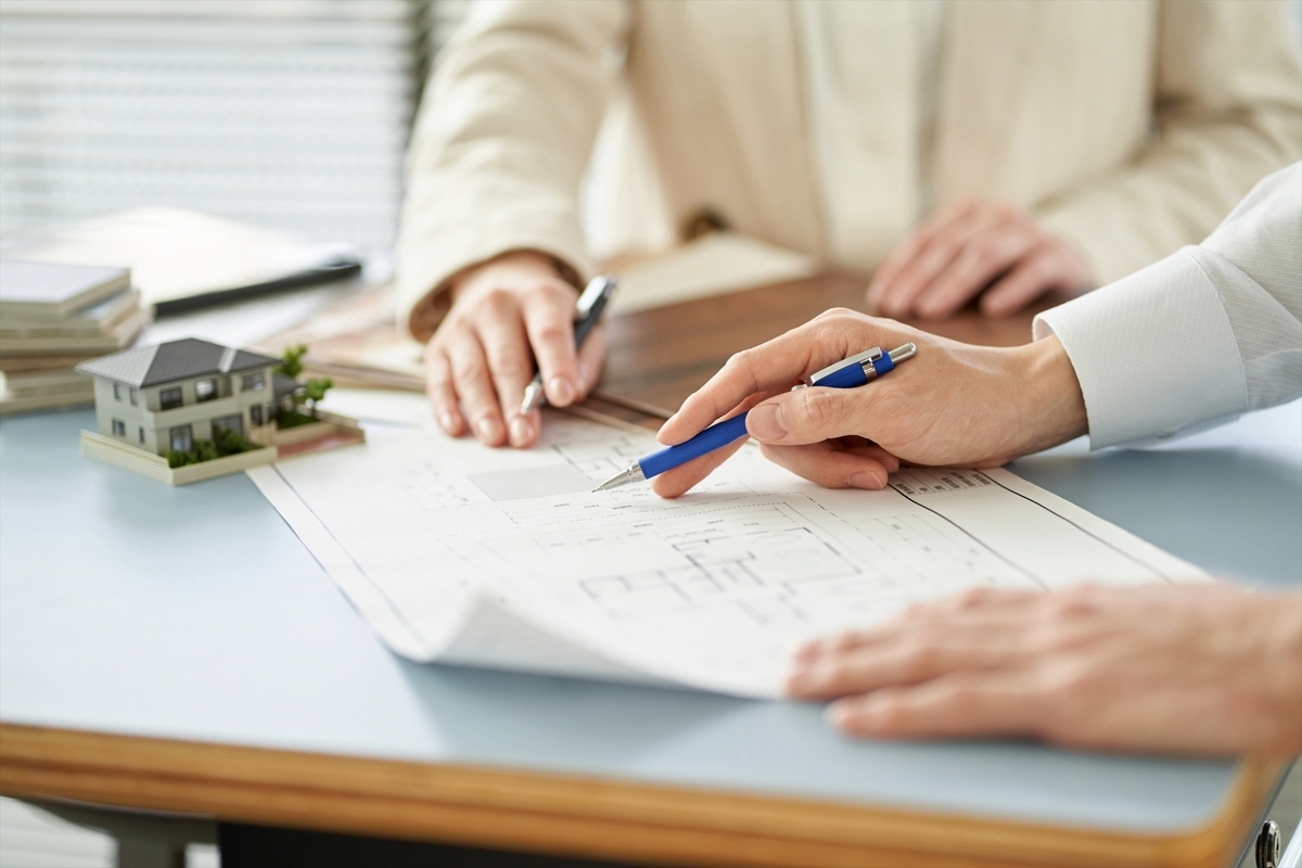 設計をする手元