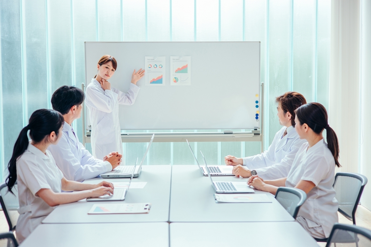 看護師たちのミーティング