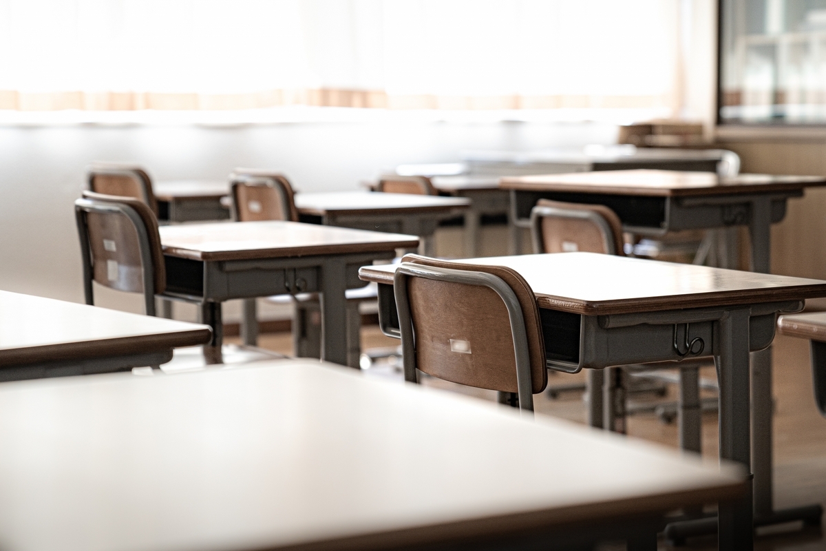 教室と机