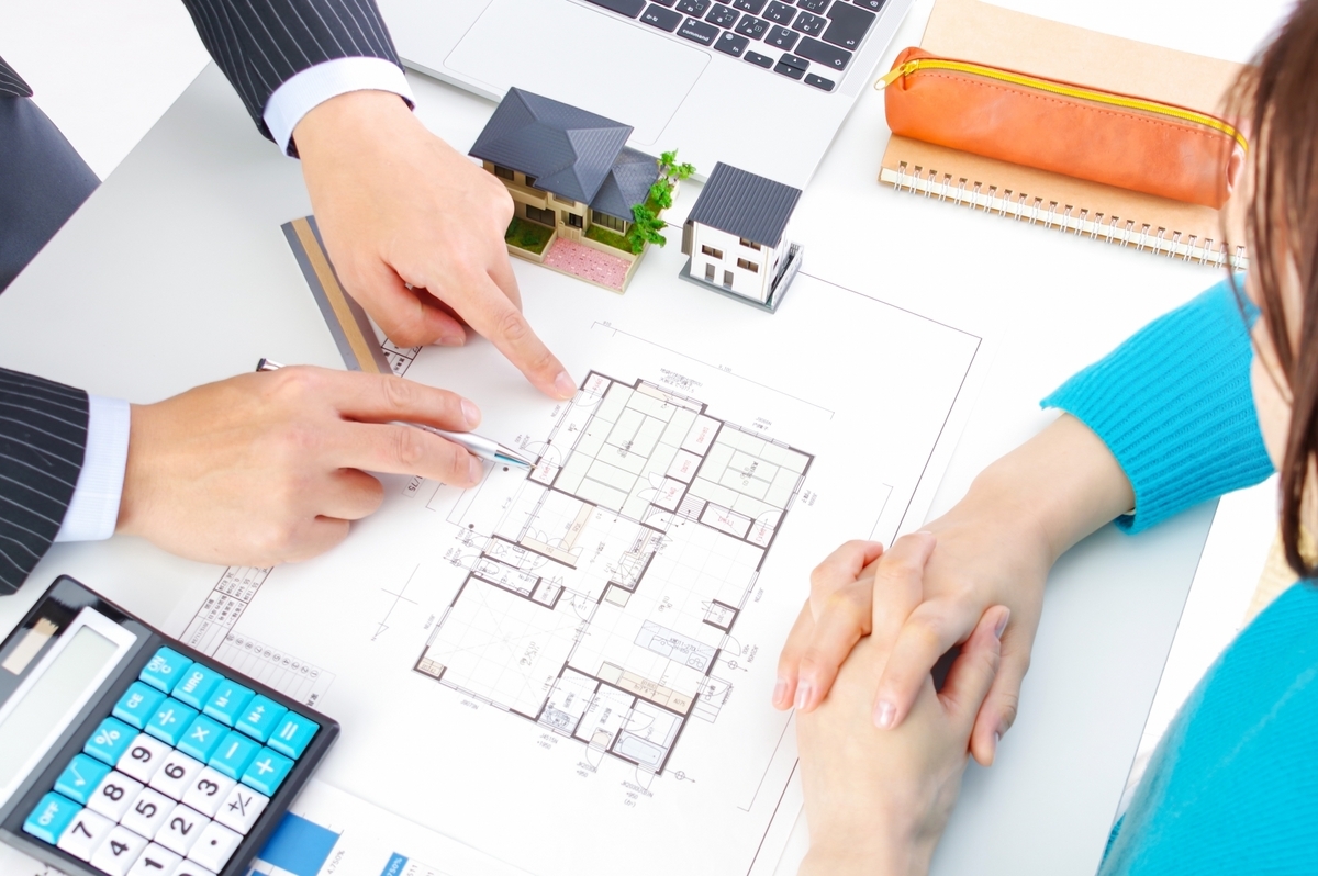 建築デザインの打ち合わせ
