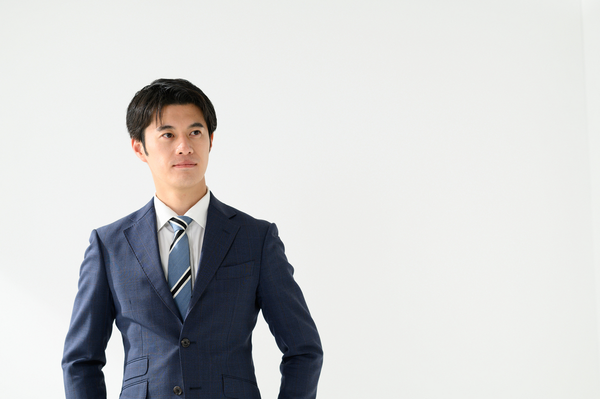 スーツの男性