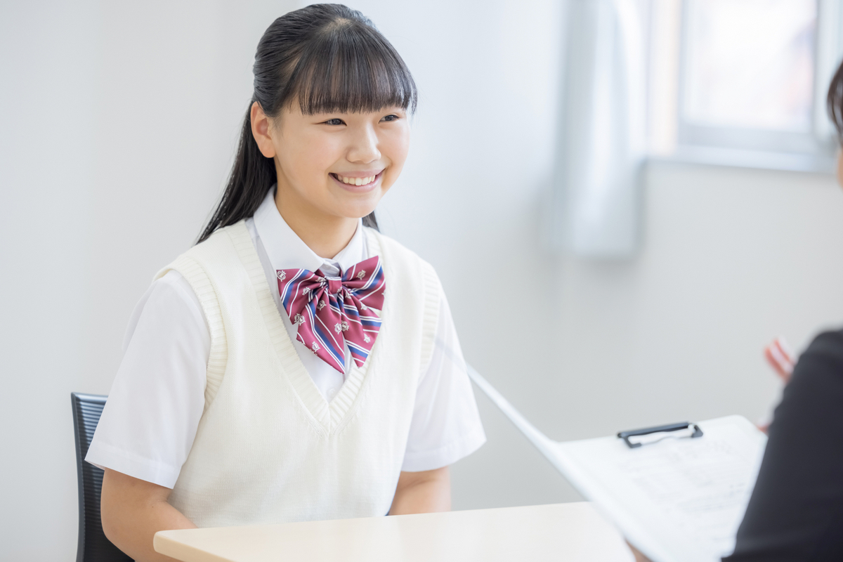 バイト 制服 高校生がバイト面接時に選ぶべき服装は？NGな服装もチェック - スタンバイplus(プラス)｜仕事探しに新たな視点と選択肢をプラスする