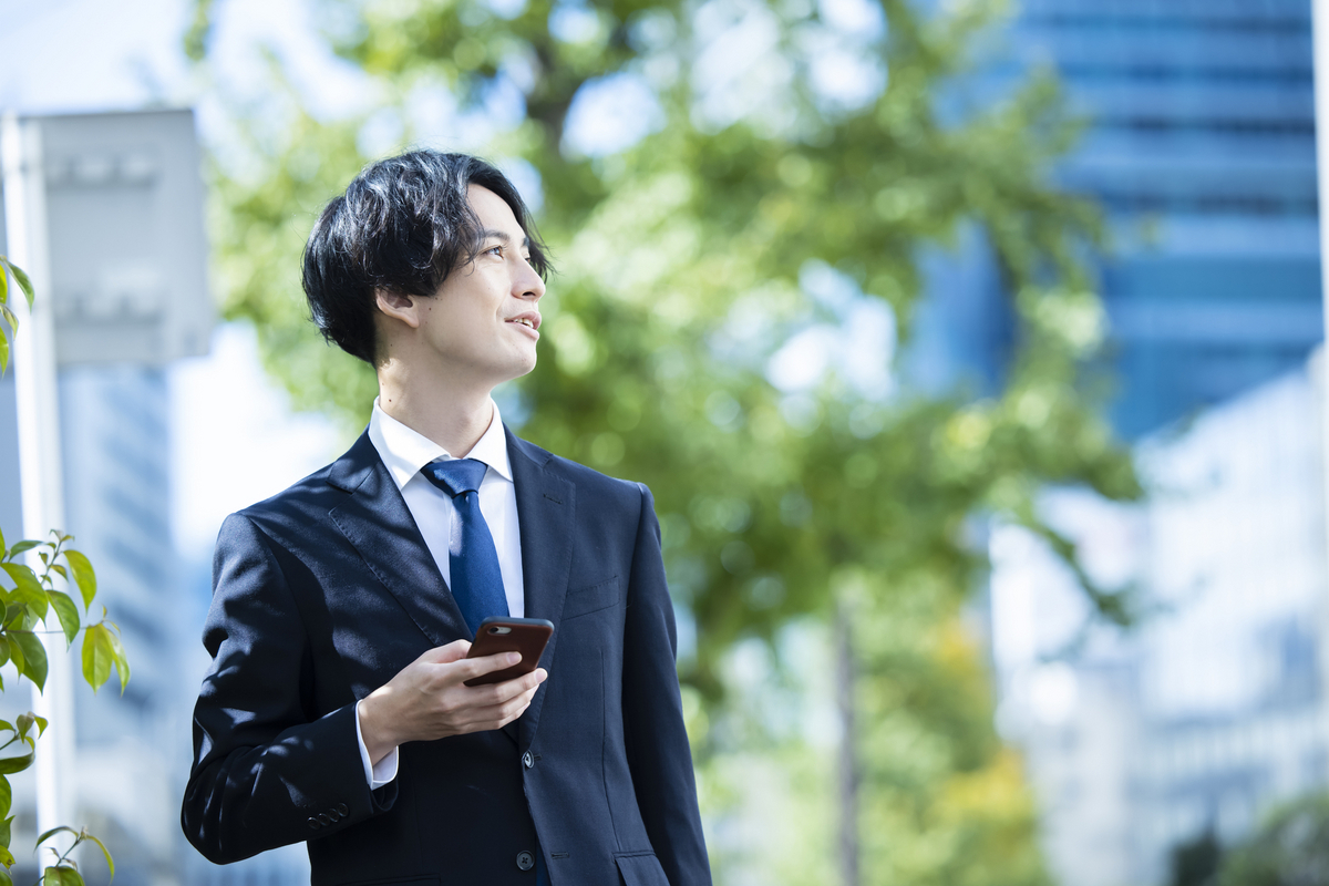 スーツの男性