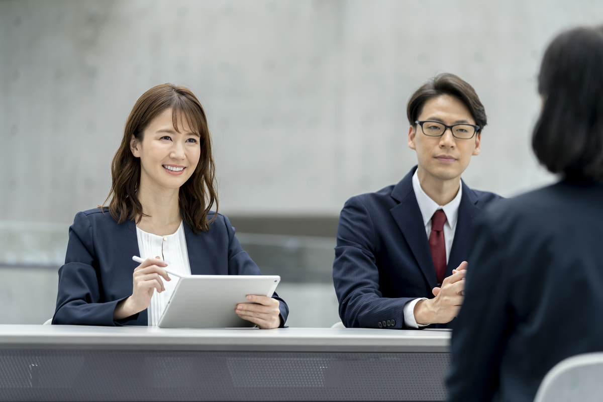 面接官の男女