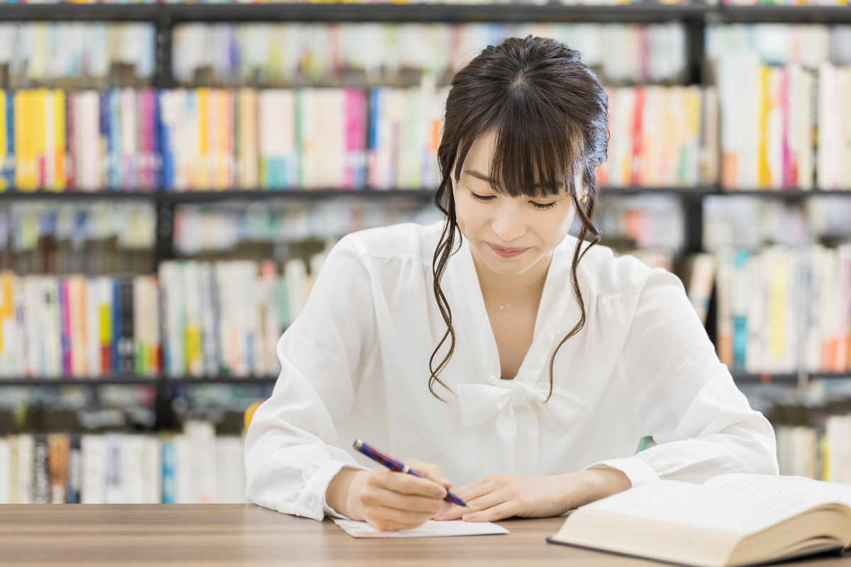 自己分析をする女性