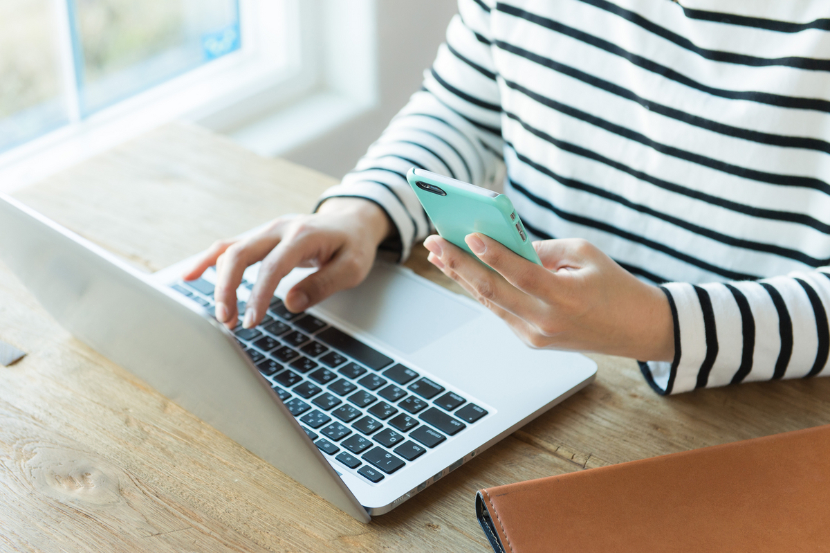 パソコンとスマホで検索する