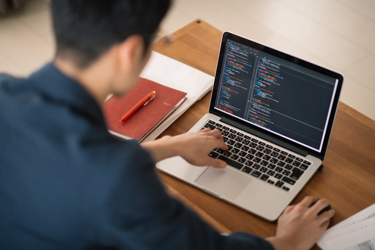 エンジニアの後姿