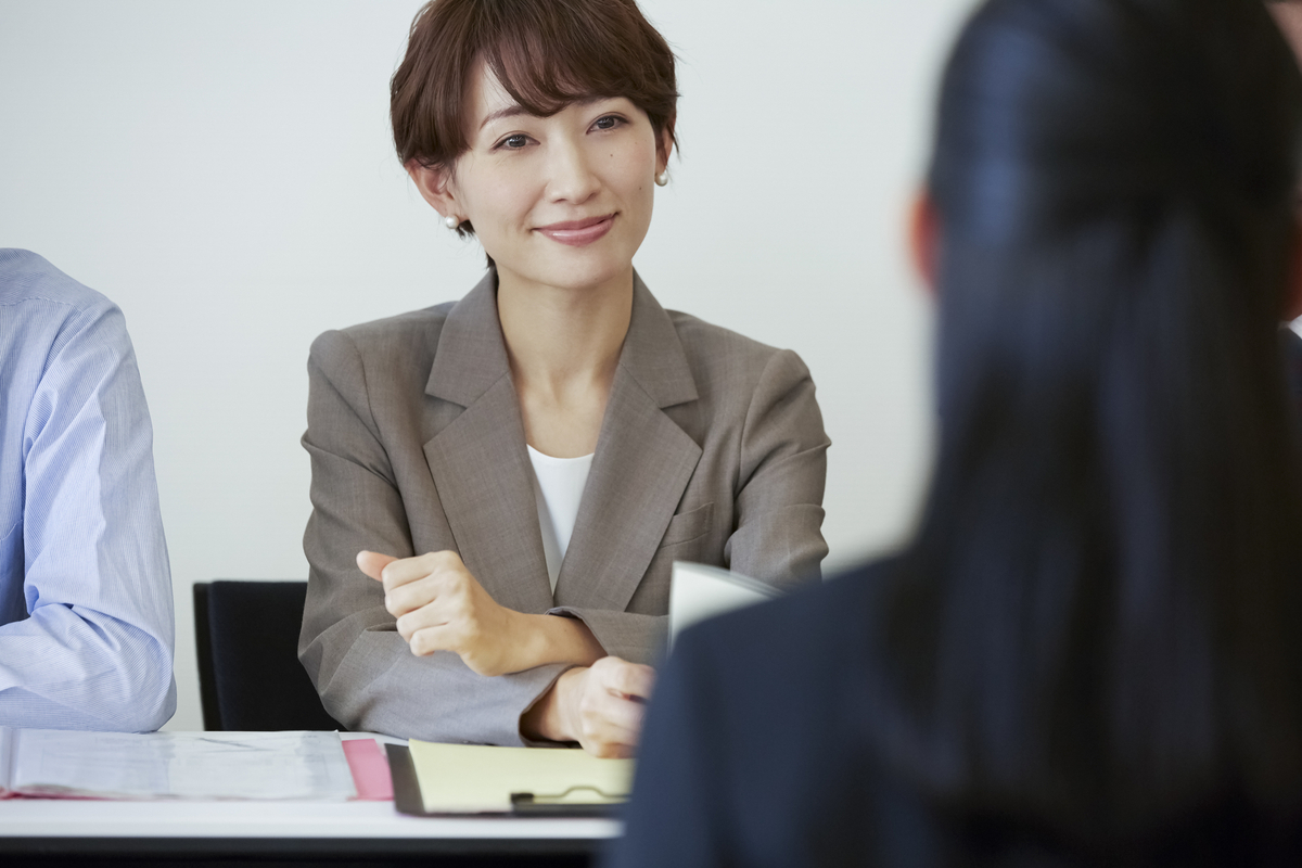 女性の面接官