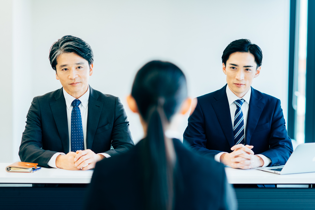 ２人の面接官