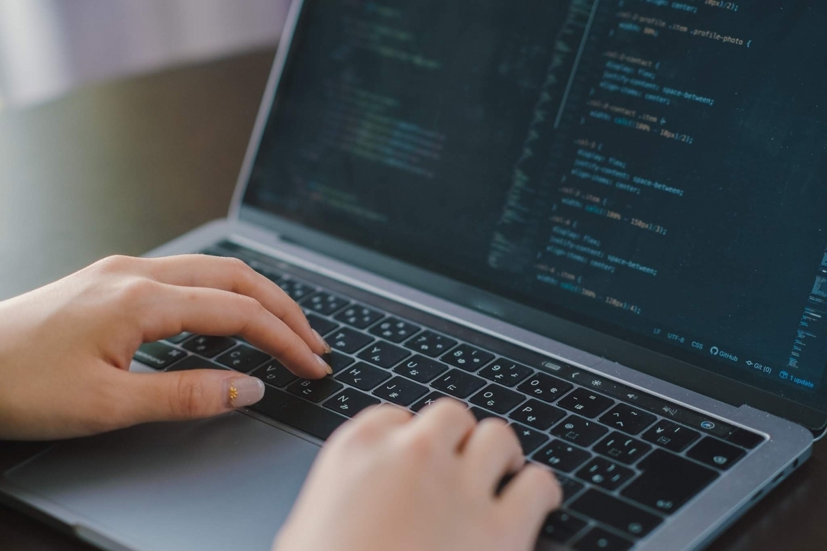 システムエンジニアの手元