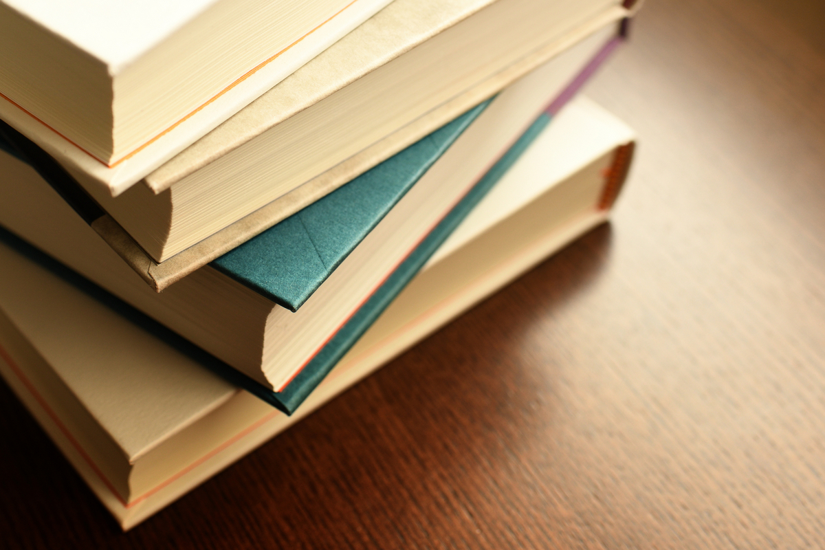 積み上げられた本