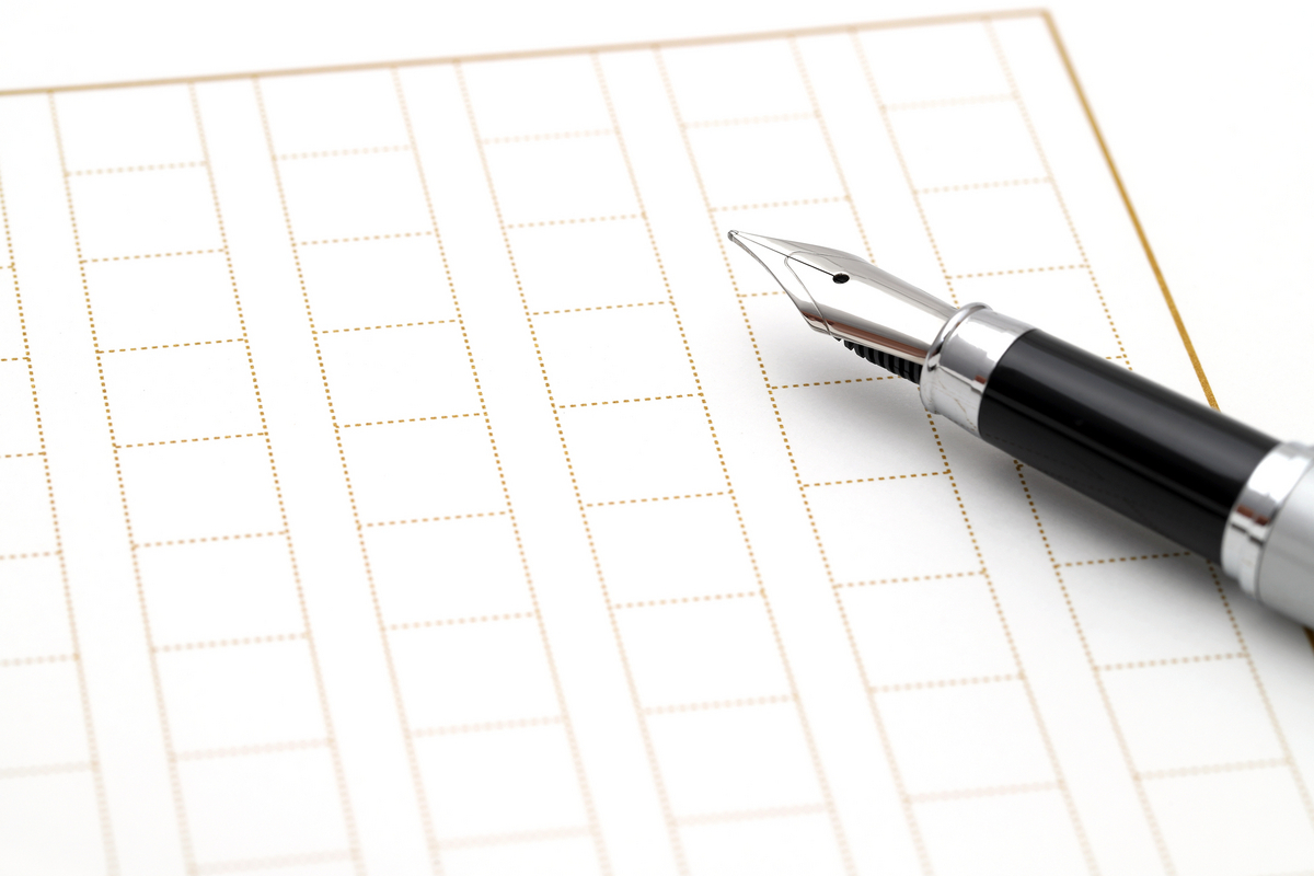 原稿用紙と万年筆
