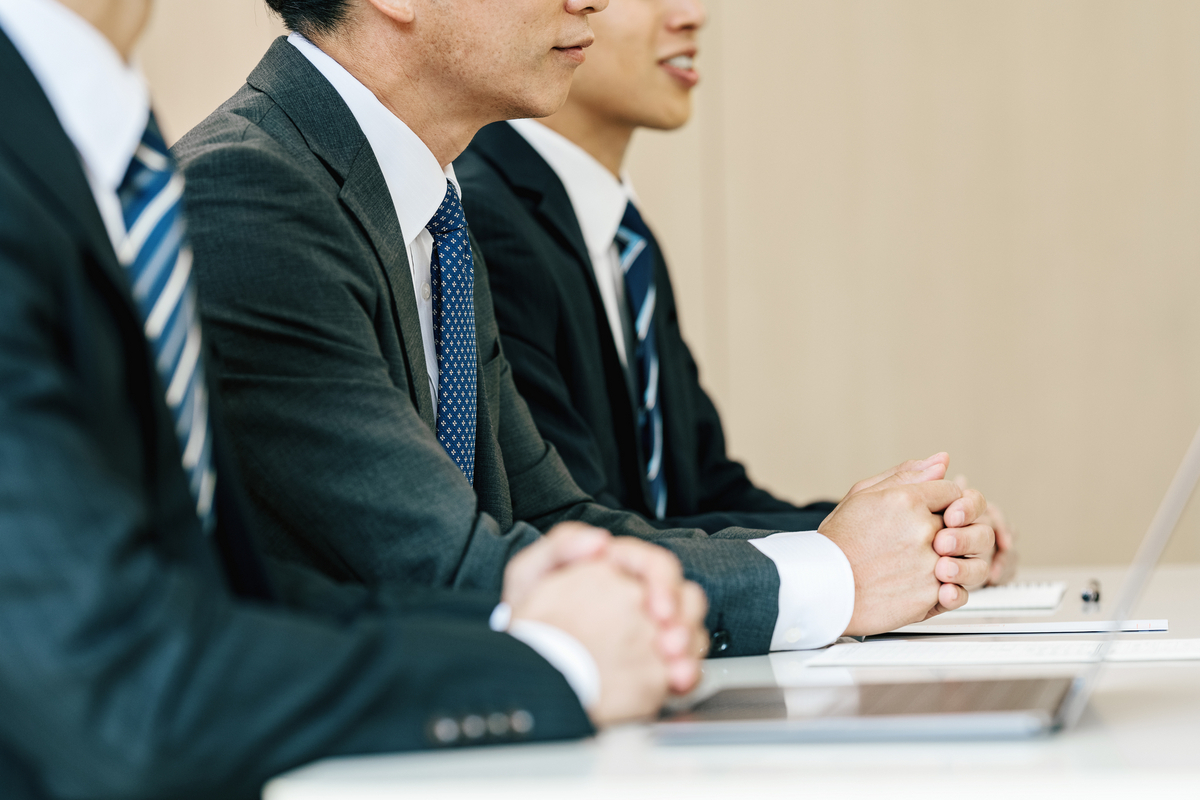 取締役とは何をする人?期待される役割や責任範囲、選任方法を解説 - スタンバイplus(プラス)|仕事探しに新たな視点と選択肢をプラスする