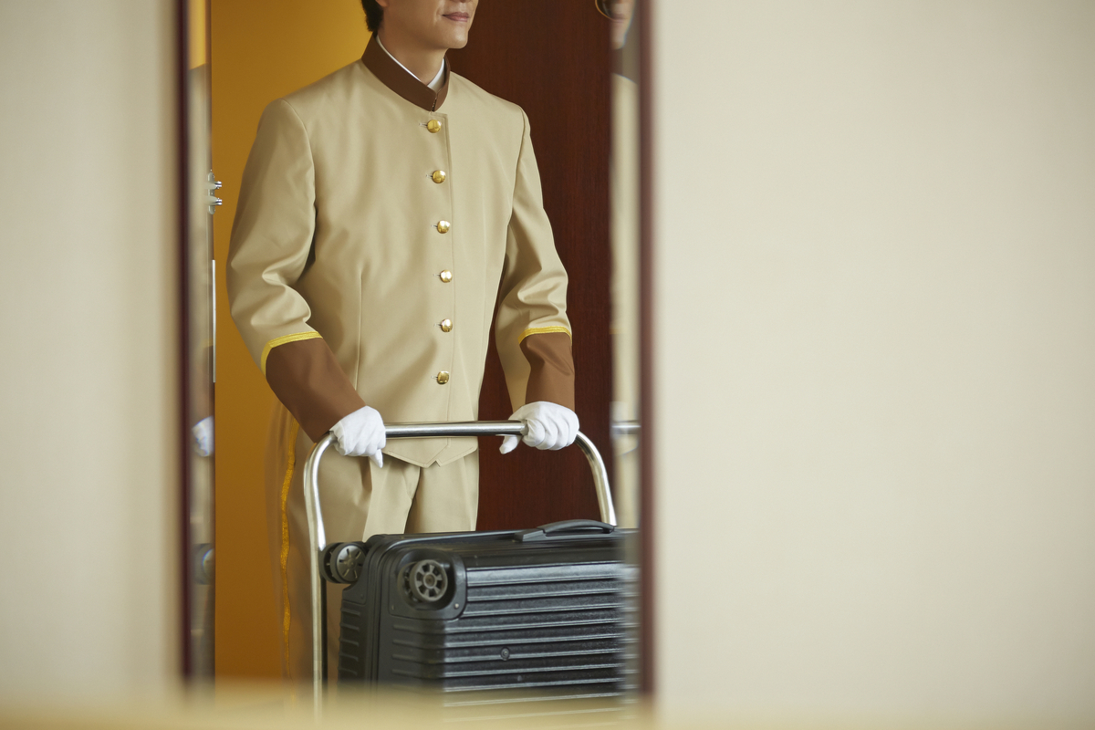 ホテルで働く男性