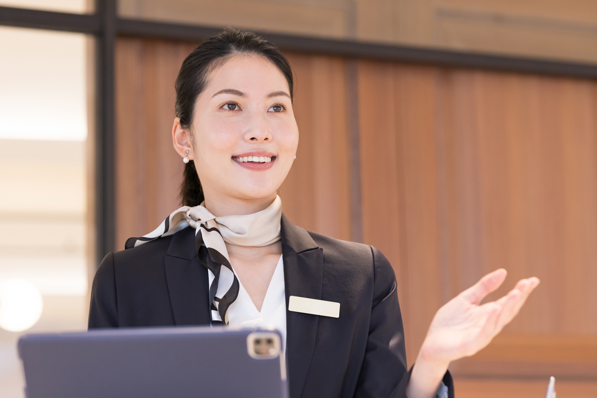 ホテルで働く女性