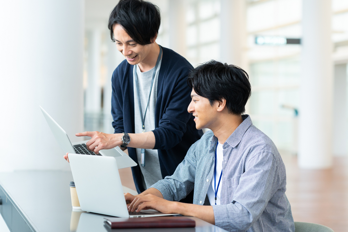 ミーティングする男性