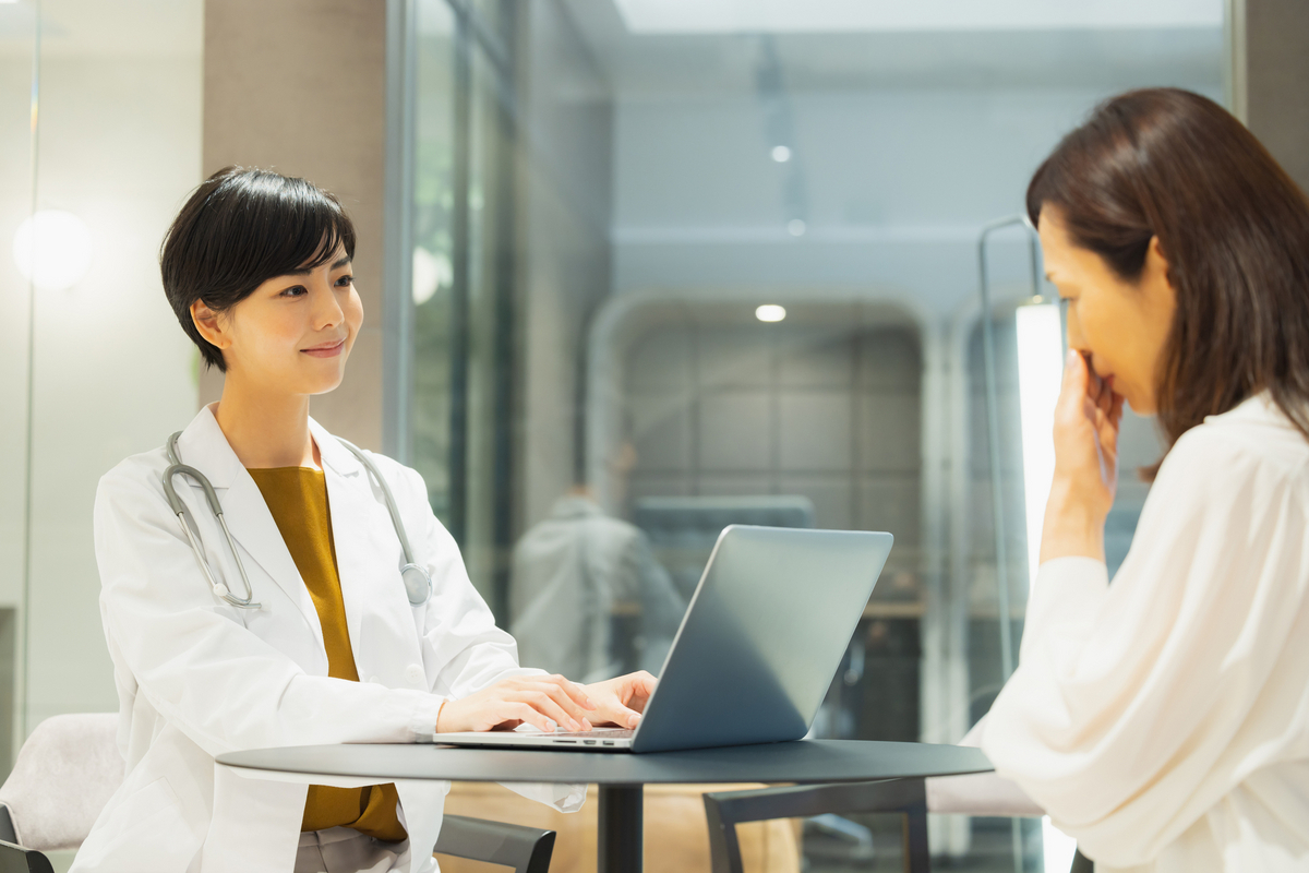 精神科医の診察