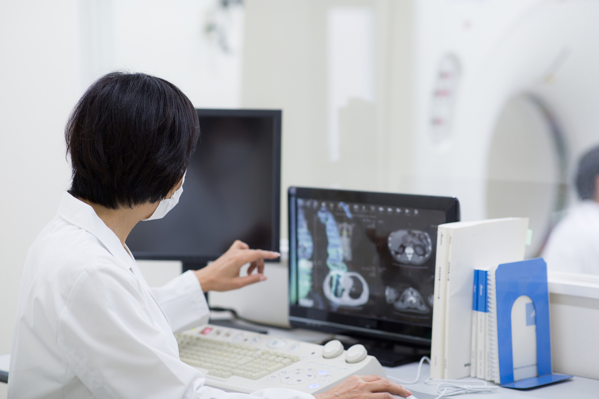 医療機器を操作する