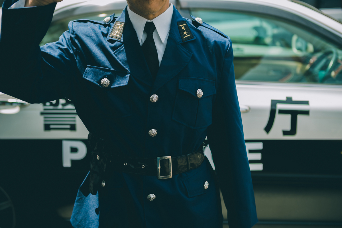 警官