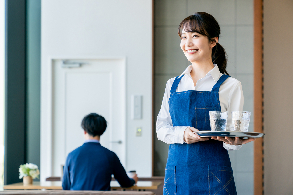 カフェ店員