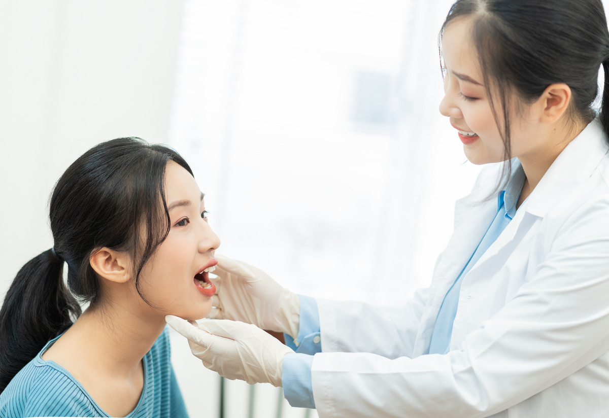 歯科医の女性