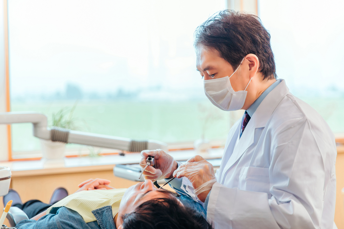 歯科医の男性