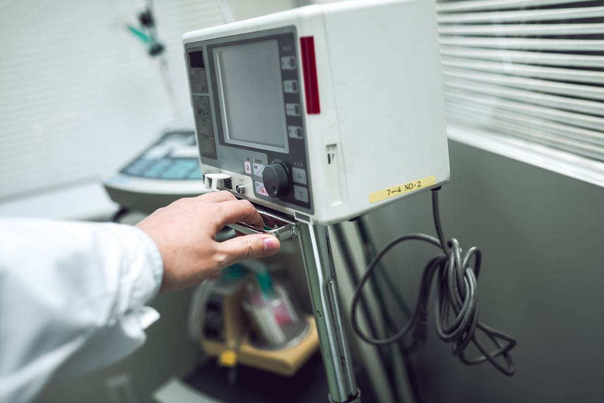 医療機器を操作する